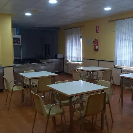 Hostel De *
